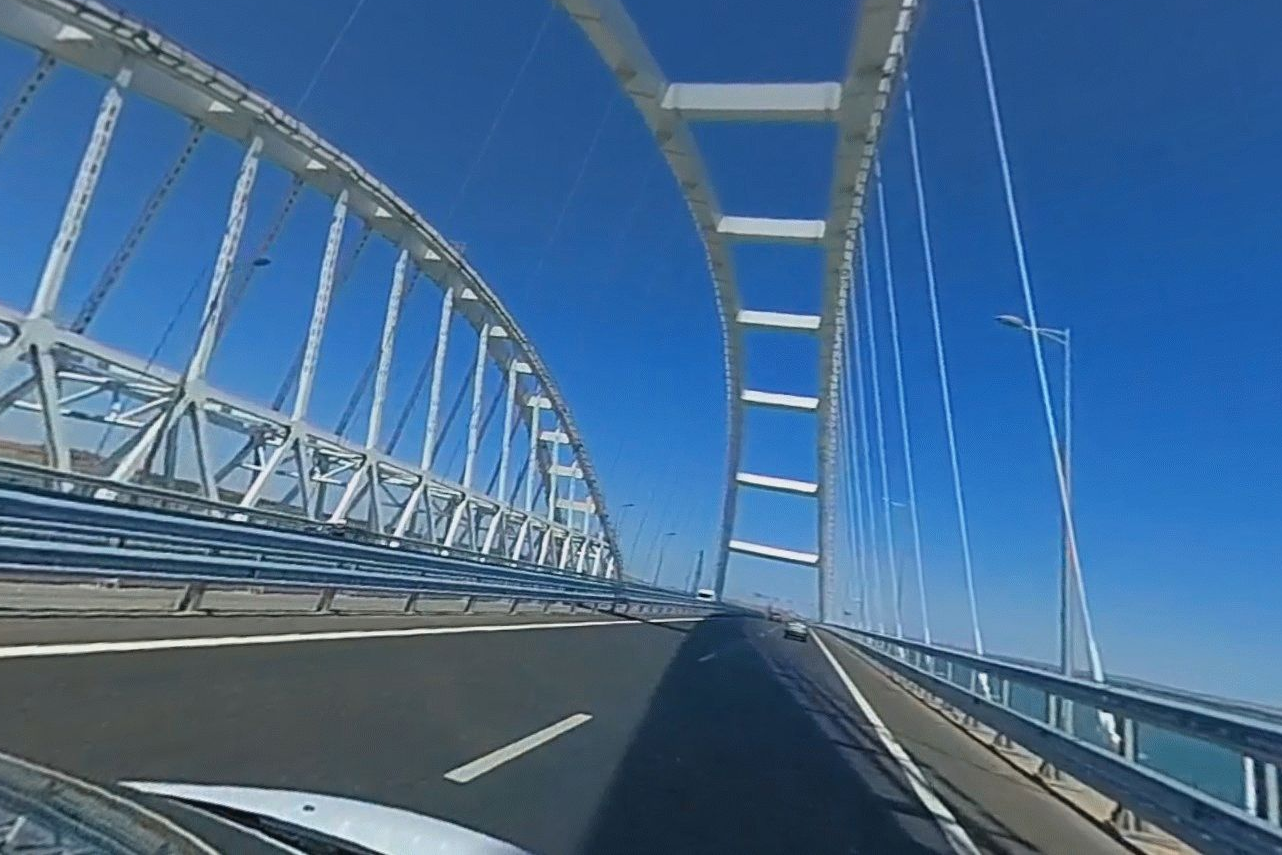 Проезд крымского моста на машине