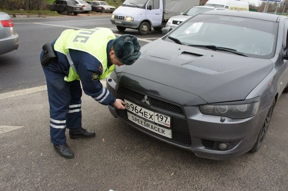 Инспекторами гибдд был остановлен автомобиль ваз 2110 под управлением гражданина д