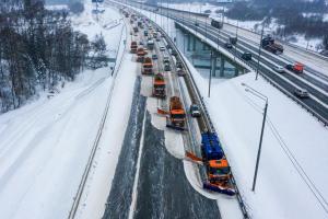 «Сугроб наметает мгновенно»: перевозчики рассказали, чем опасна трасса М-4 зимой