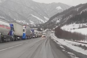 Точка кипения. Почему на границе с Грузией застряли в пробке 1600 грузовиков