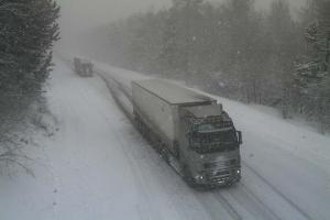 Жуткий минус и метели: почему даже при фатальном ухудшении погоды дальнобойщики уходят в рейс