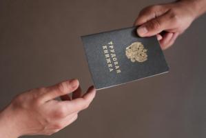 Договор дороже: вне штата работает 41% занятых россиян